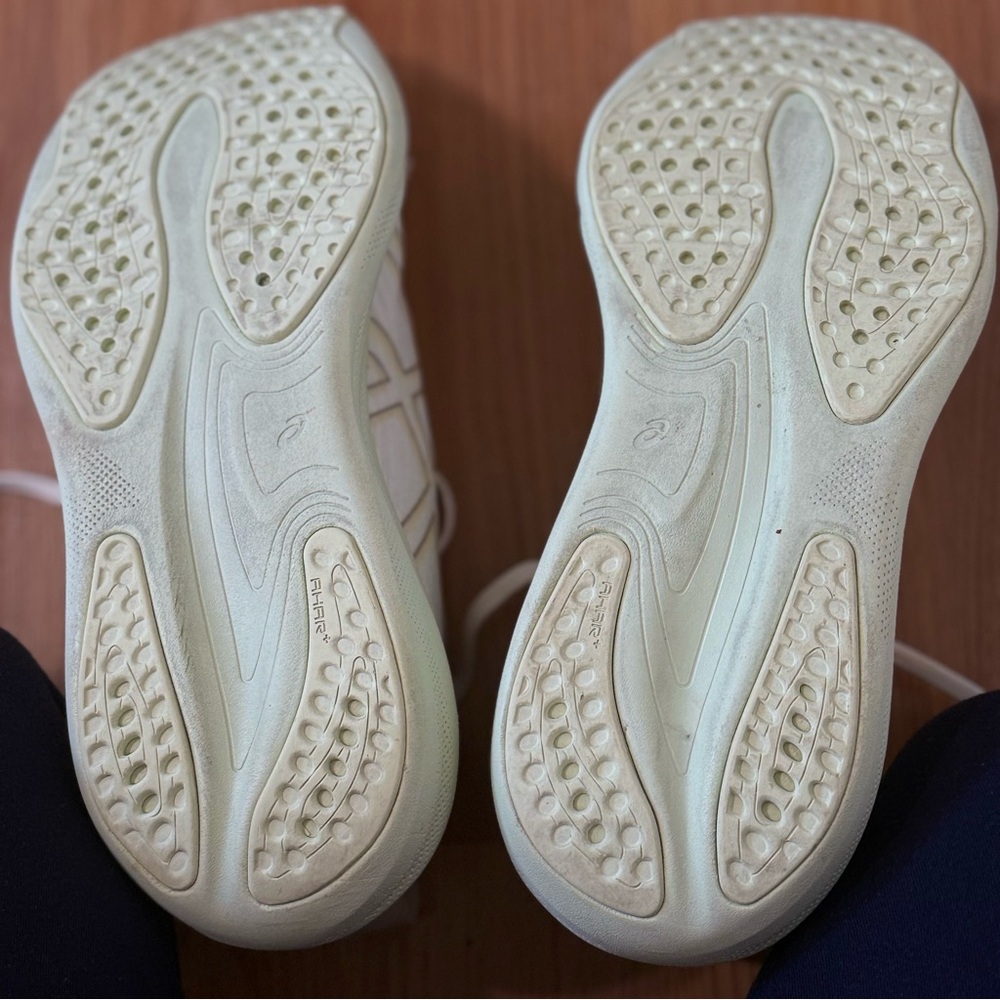 Asics White Sneakers with Textured Soles - Picture 4 of 6